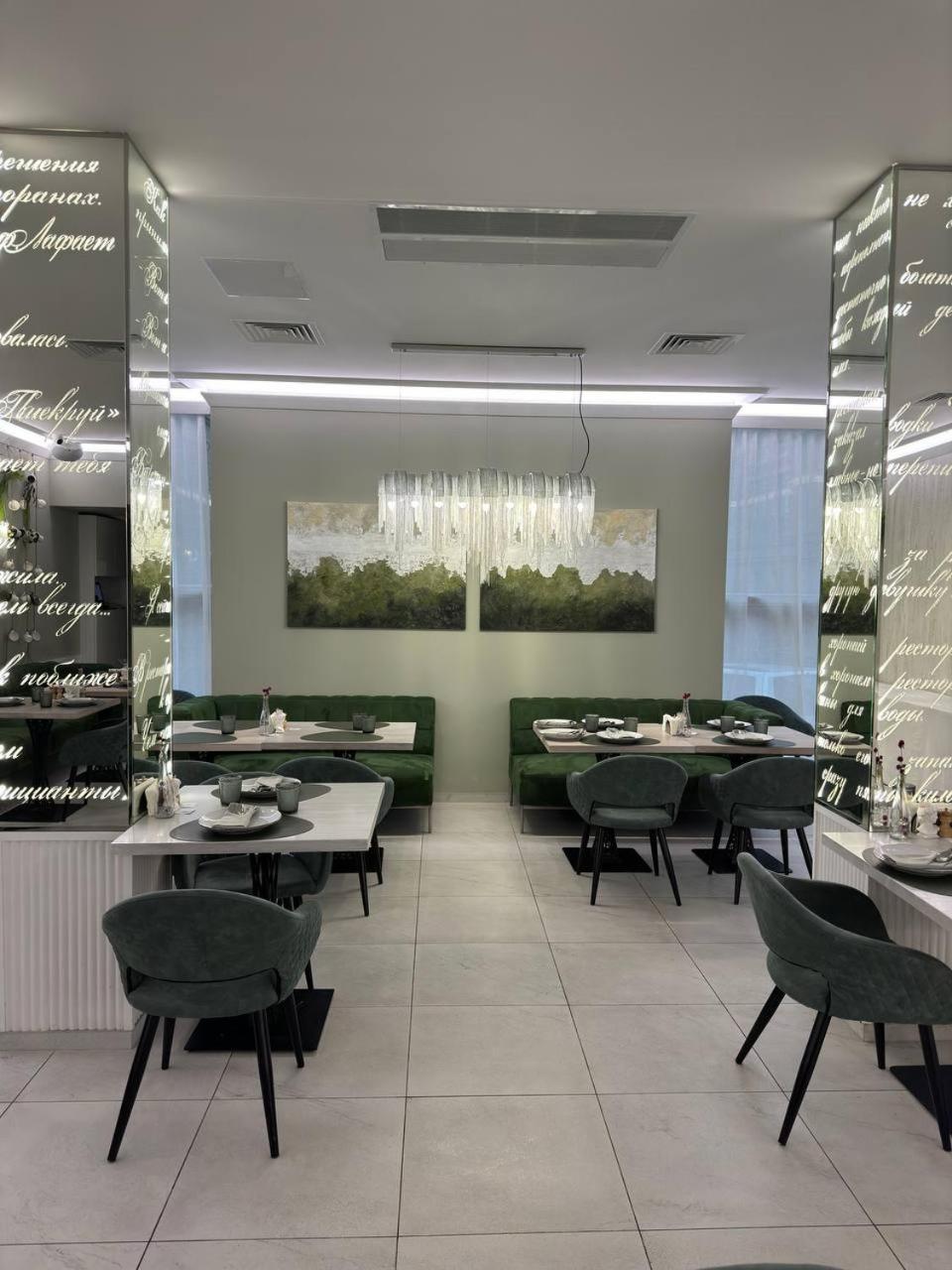 Park Hotel Dnipro Bagian luar foto
