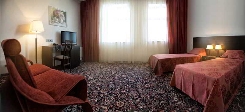 Park Hotel Dnipro Bagian luar foto