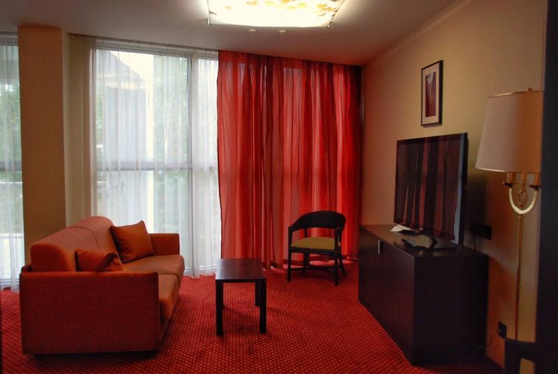 Park Hotel Dnipro Bagian luar foto